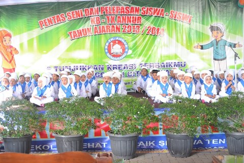 Woow...Meriahnya Pelepasan Siswa -Siswi dan Pentas Seni tahun 2016 di KB TK ANNUR